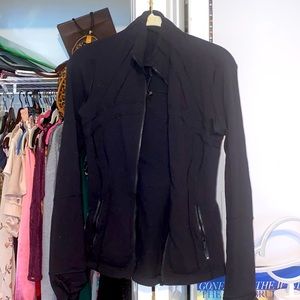 Lululemon black sports sweater, super comfy !!